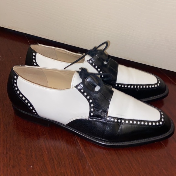 Vintage 1990s Kenneth Cole Women's Spectator Black & White Shoes - Picture 6 of 7